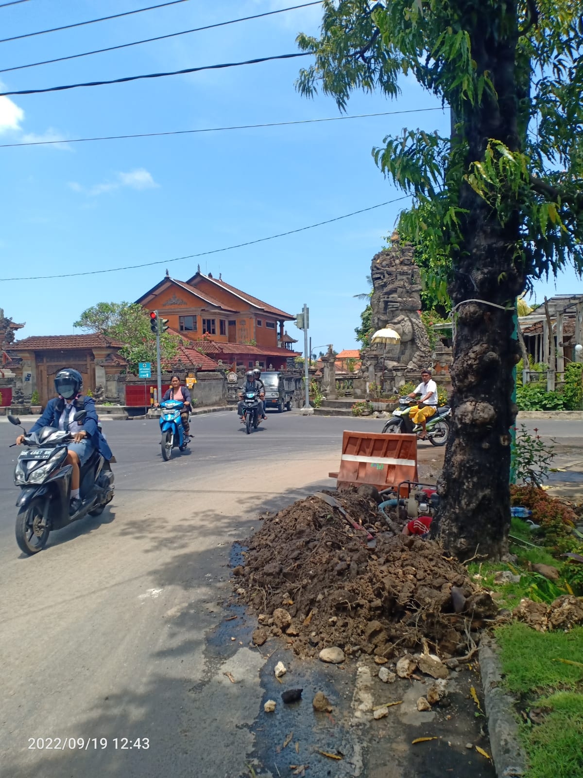 INFORMASI DISTRIBUSI AIR PERUMDA AIR MINUM TIRTA SANJIWANI KABUPATEN GIANYAR KHUSUSNYA WILAYAH PELAYANAN BARAT KECAMATAN SUKAWATI